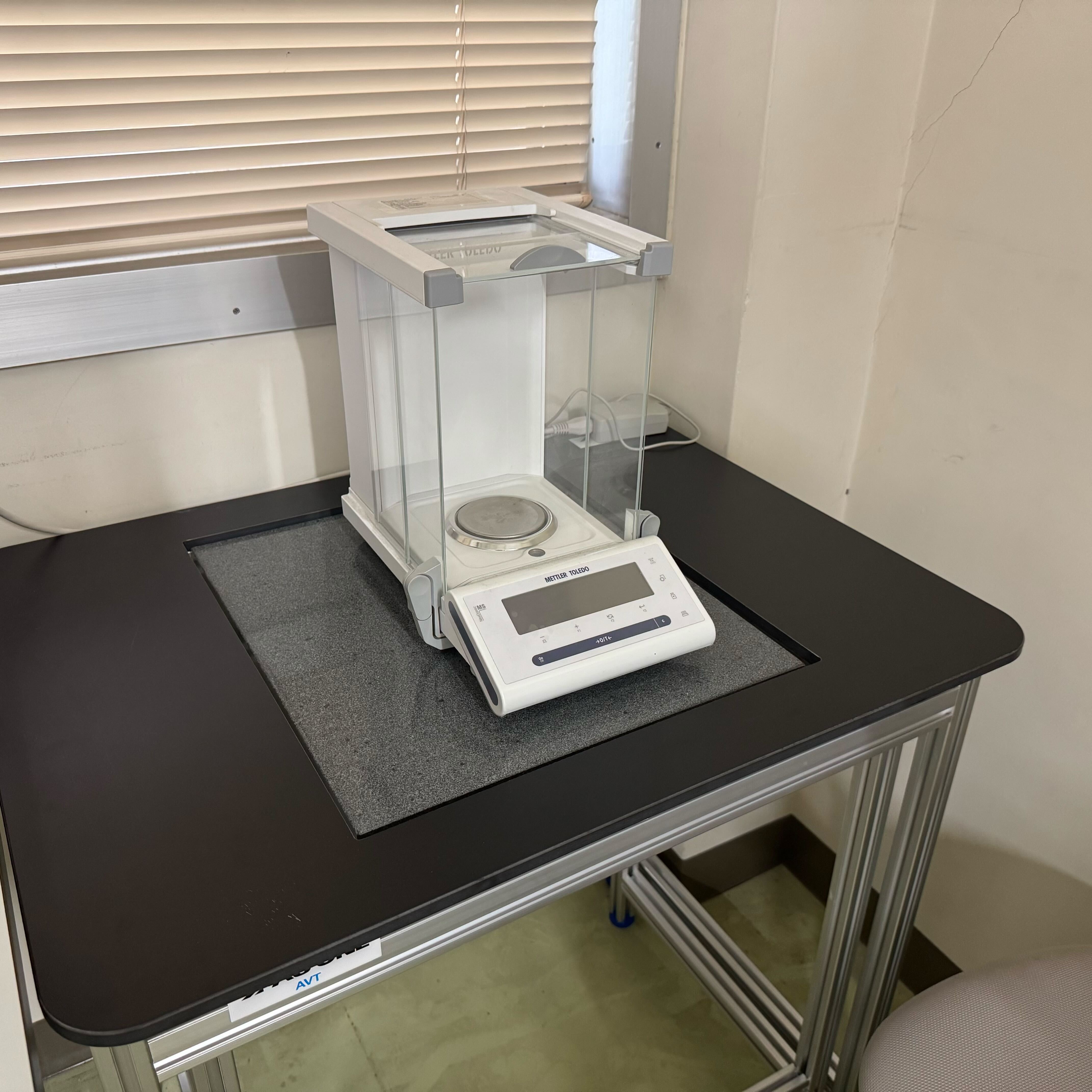 Mettler Toledo high precision balance with vibration isolation table