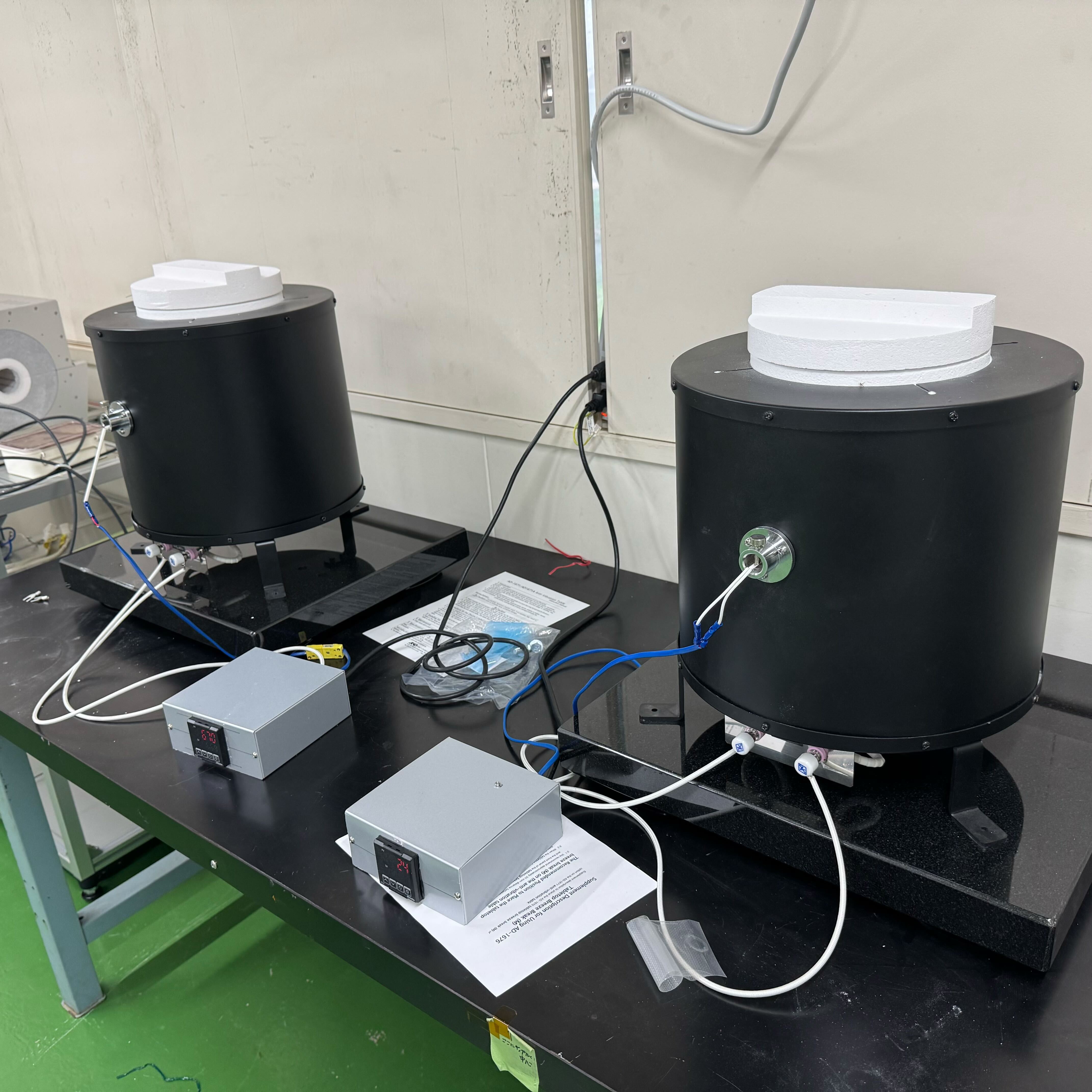 Single crystal growth furnace with vibration isolation table