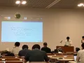 青木さんが発表している様子