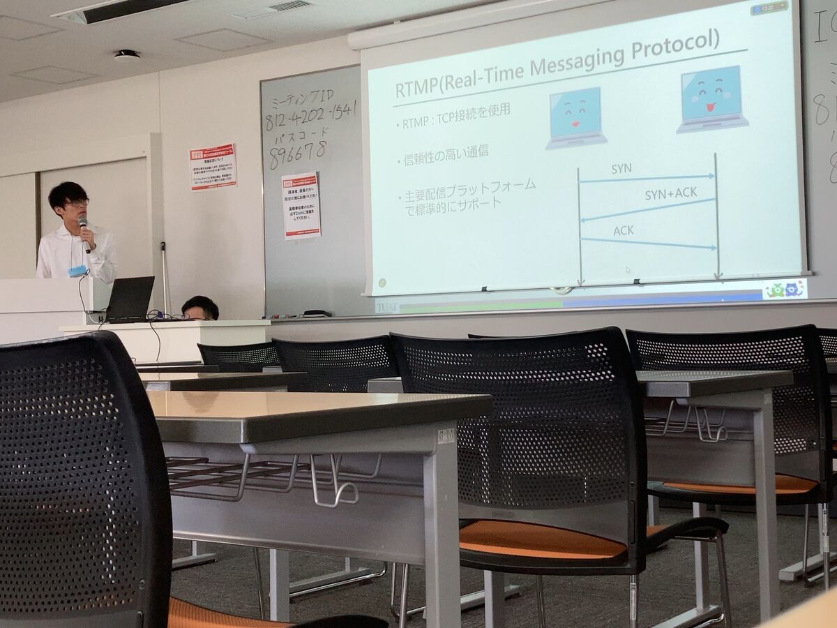 小林さんが発表している様子