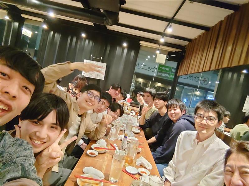 飲み会での集合写真