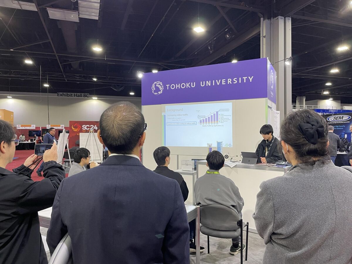 東北大学のブースでの発表