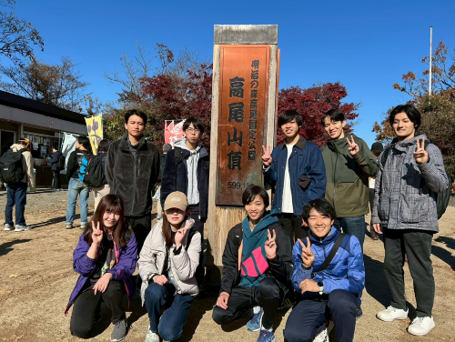 ケーブルカー前