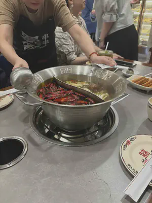火鍋：ピリ辛でもとても辛い